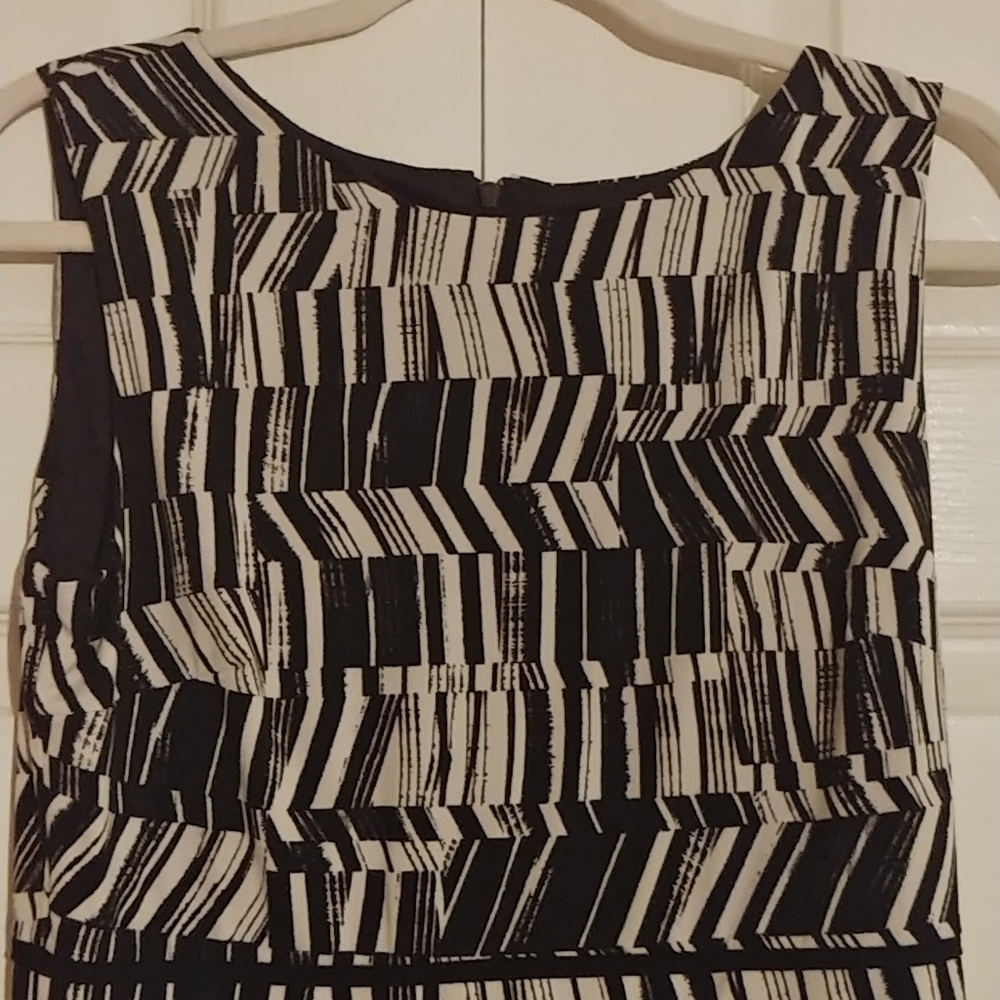Taylor black & white sheath dress size 8